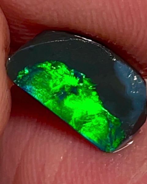 Lightning Ridge Opal Miners Bench® Black Base Seam Rough Rub 1.175cts Vivid Bright Green fires 11x6x1.5mm NSW015