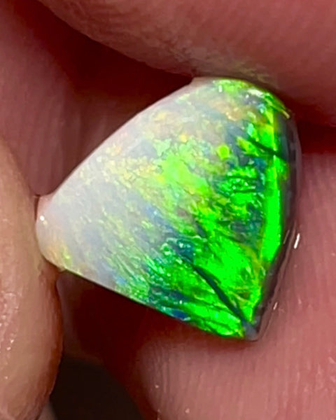 Lightning Ridge Opal Dark Crystal Rough Rub 1.95cts Stunning face with Bright Green dominant fires 10x9x2.5mm 1331