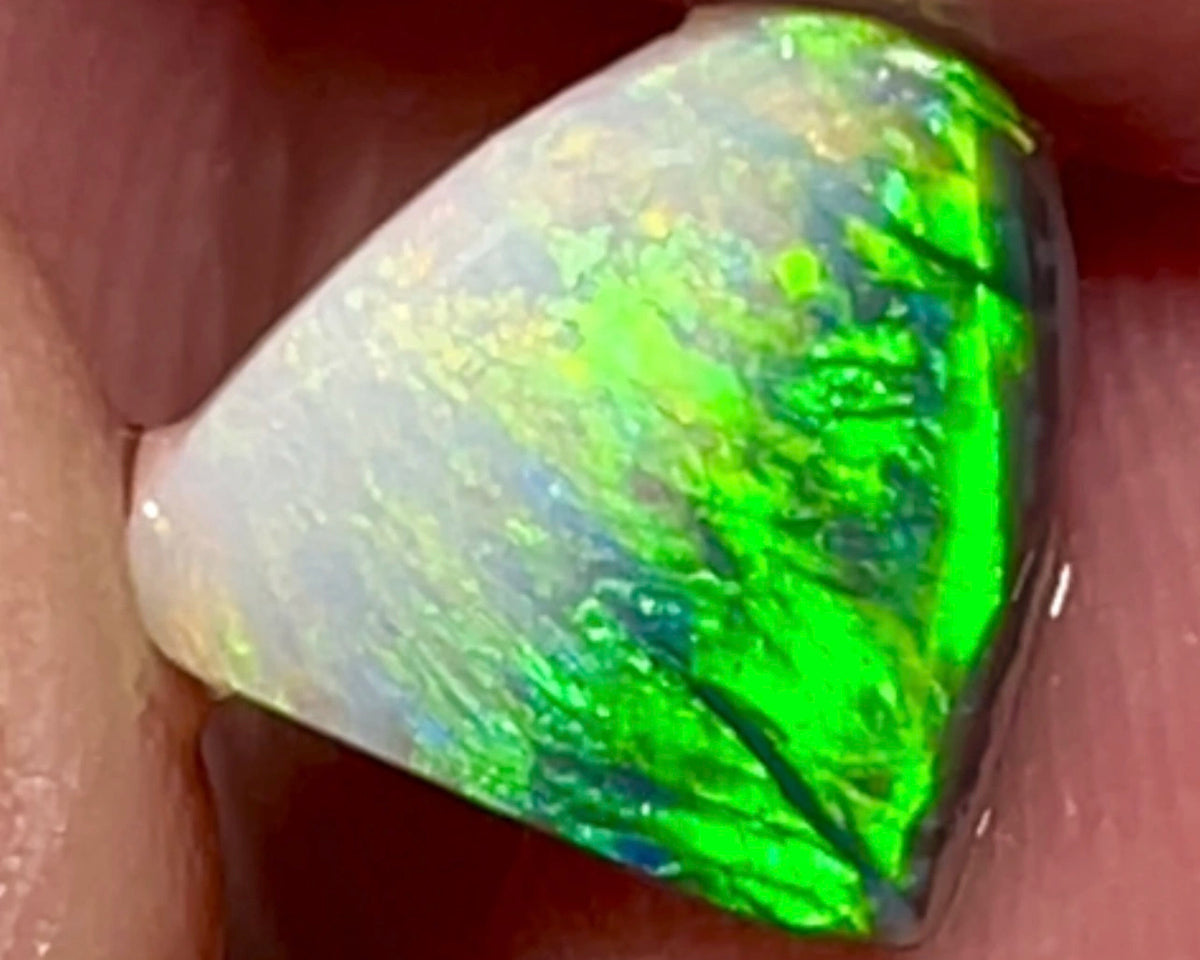 Lightning Ridge Opal Dark Crystal Rough Rub 1.95cts Stunning face with Bright Green dominant fires 10x9x2.5mm 1331