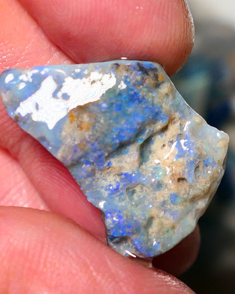 Lightning Ridge Rough Opal 18cts Dark Seam opal formation showing lots of light blues 27x19x7mm 1402