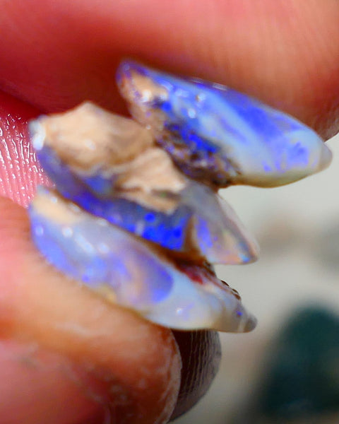 Lightning Ridge Rough Opal 7.75cts Grey Base Gamble Seams  with some Blue fires in the bars 14x10x3mm to 12x7x4mm Auction NS035