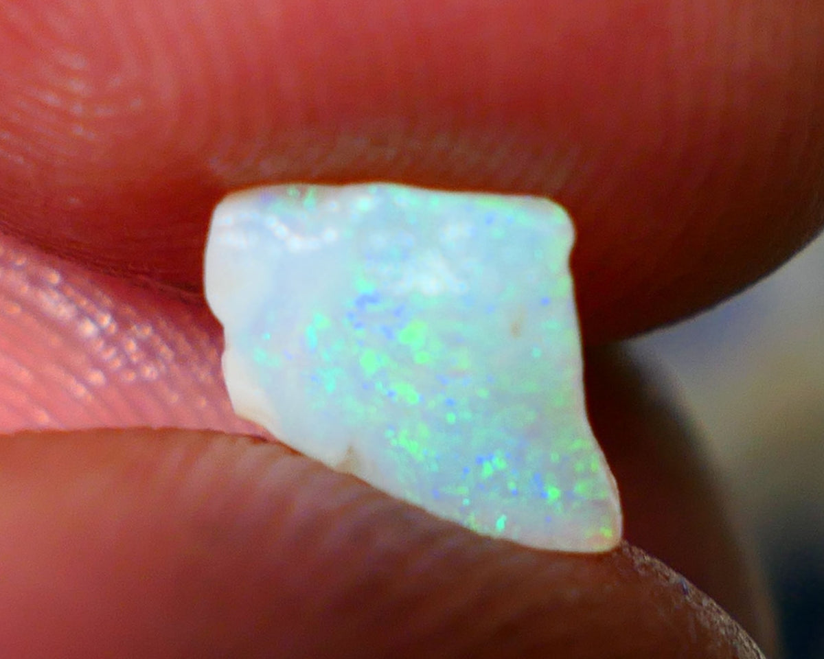 Lightning Ridge Opal Dark Crystal Base Seam Rough Rub 0.60cts Gorgeous Nice Green Blue dominant fires 7x6x1.5mm NS129