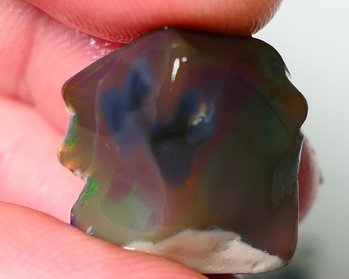 Lightning Ridge Rough Opal 20cts Nice sized Green dominant with red flashes on Dark Seam Gamble 19x18x12mm NS127