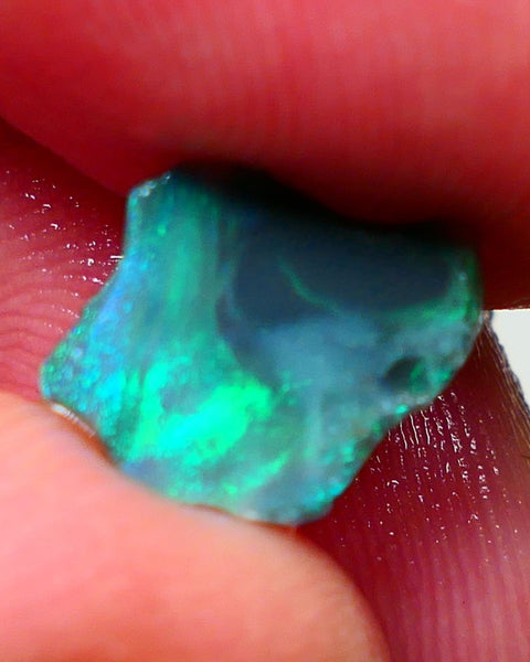 Mulga Rough Rub Opal 1.10cts Dark Base Seam Nice electric Green Dominant fires to Cut / carve & polish 12x9x1.5mm NS116