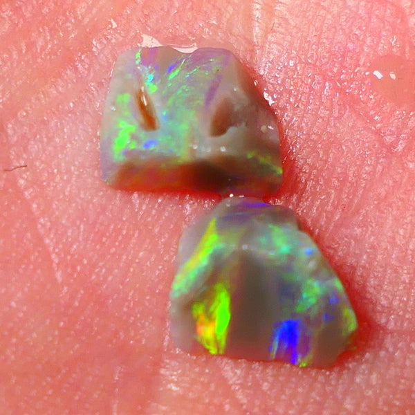 Small Candy to Cut Crystal on dark base 1.50cts Rub rough pair Exotic bars with Vivid & Bright M.fires both approx 7x5x3mm NSW024