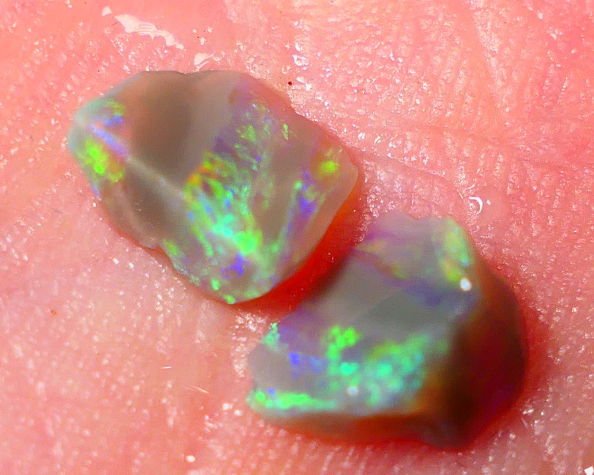 Small Candy to Cut Crystal on dark base 1.50cts Rub rough pair Exotic bars with Vivid & Bright M.fires both approx 7x5x3mm NSW024