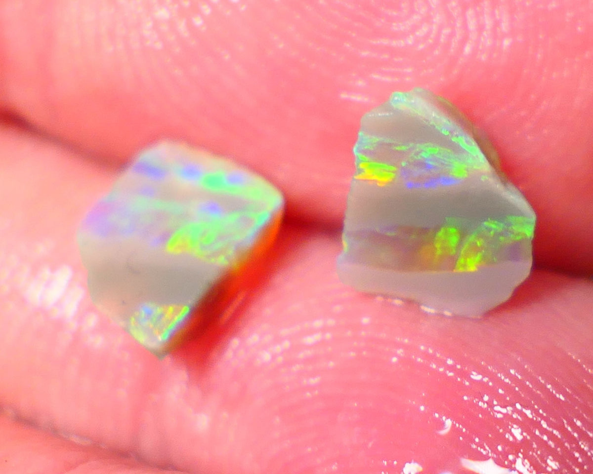 Small Candy to Cut Crystal on dark base 1.50cts Rub rough pair Exotic bars with Vivid & Bright M.fires both approx 7x5x3mm NSW024