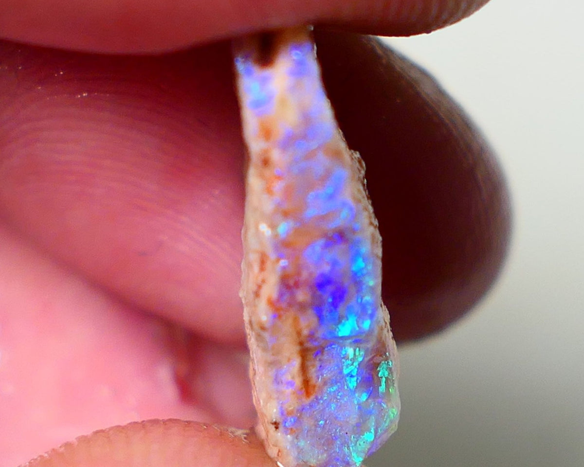 Coober Pedy Rough Opal 7.50cts Crystal/Light Seam showing nice Blue/Green Colours in flat bar 19x14x5mm NS199