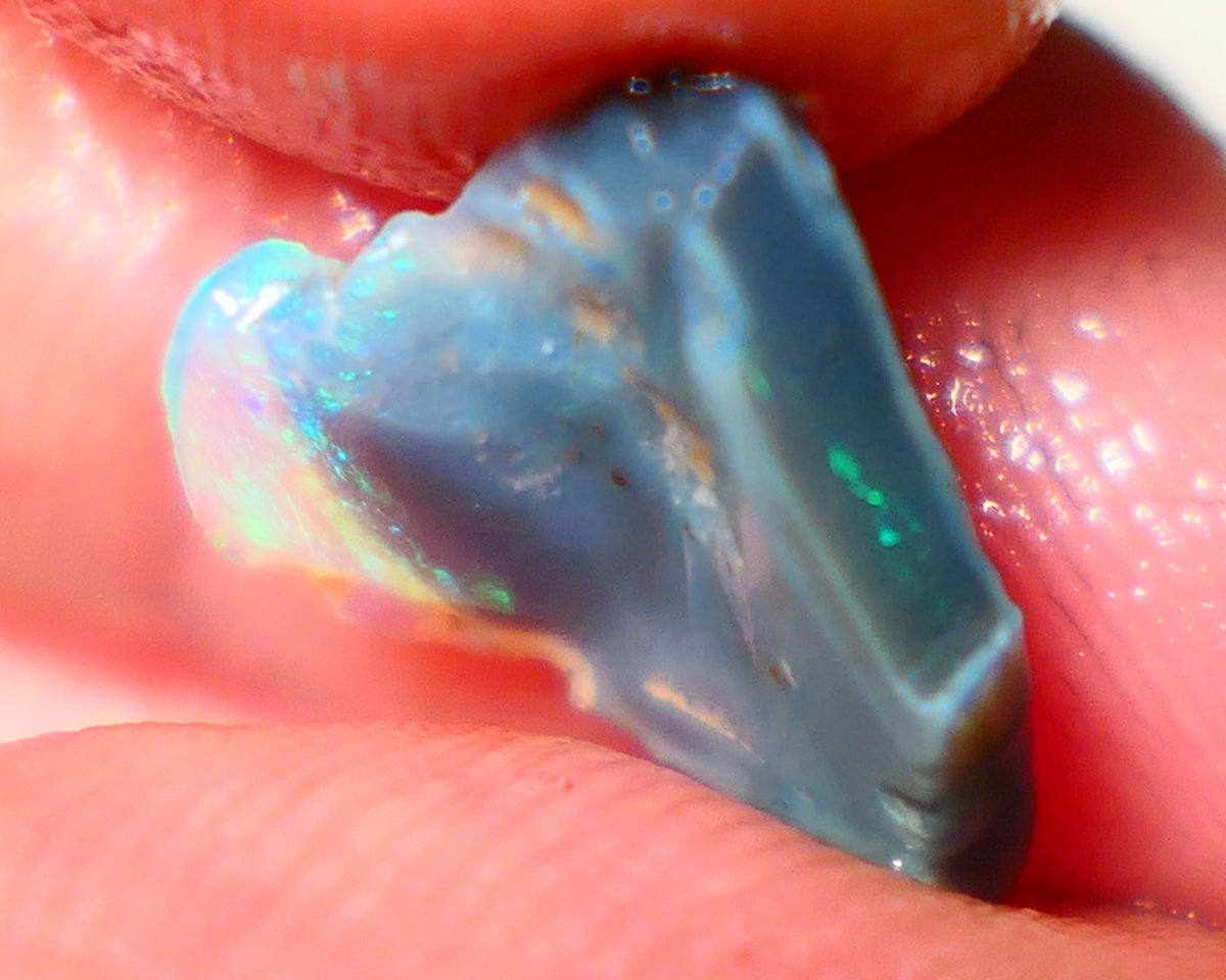 Mulga Rough Opal Gamble 2.20cts Dark Base Seam Green Dominant fires to Cut / carve & polish 14x11x4mm NS202