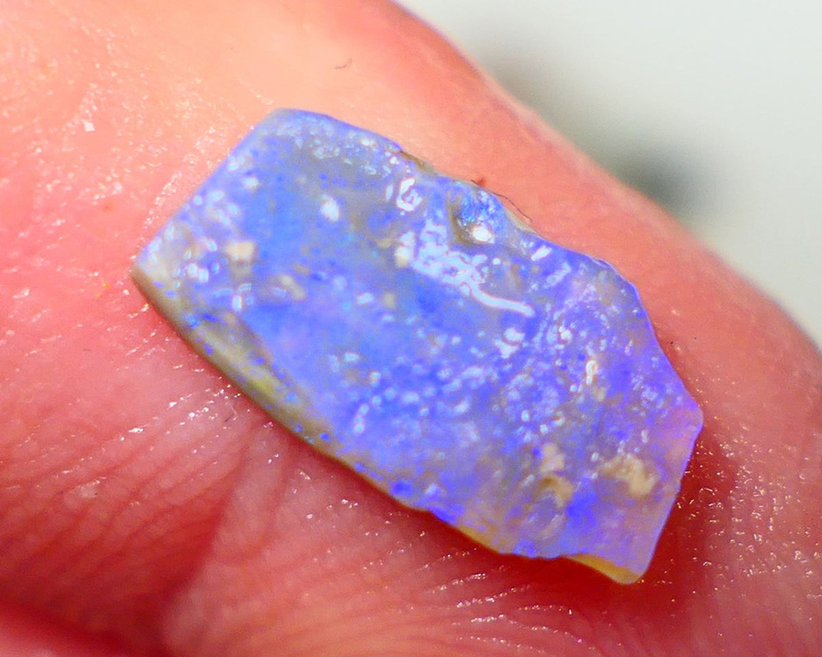 Lightning Ridge Rough Opal 1.50cts Crystal Base Seam Bright Gorgeous Blue bar 13x7x2mm NS322