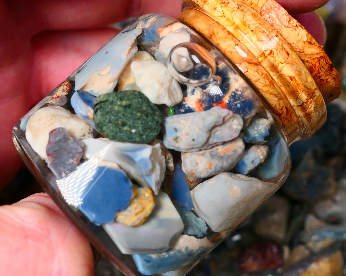 Lightning Ridge Rough Opal 250cts Mixed Potch with some bits of colour only 20mm to chip size range Auction16(jar1)