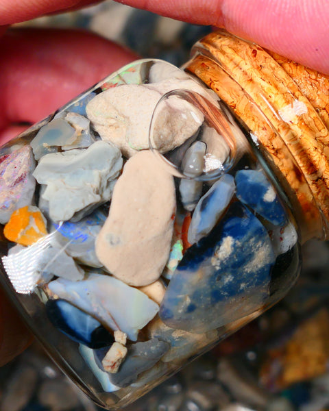 Lightning Ridge Rough Opal 250cts Mixed Potch with some bits of colour only 20mm to chip size range Auction18(jar3)