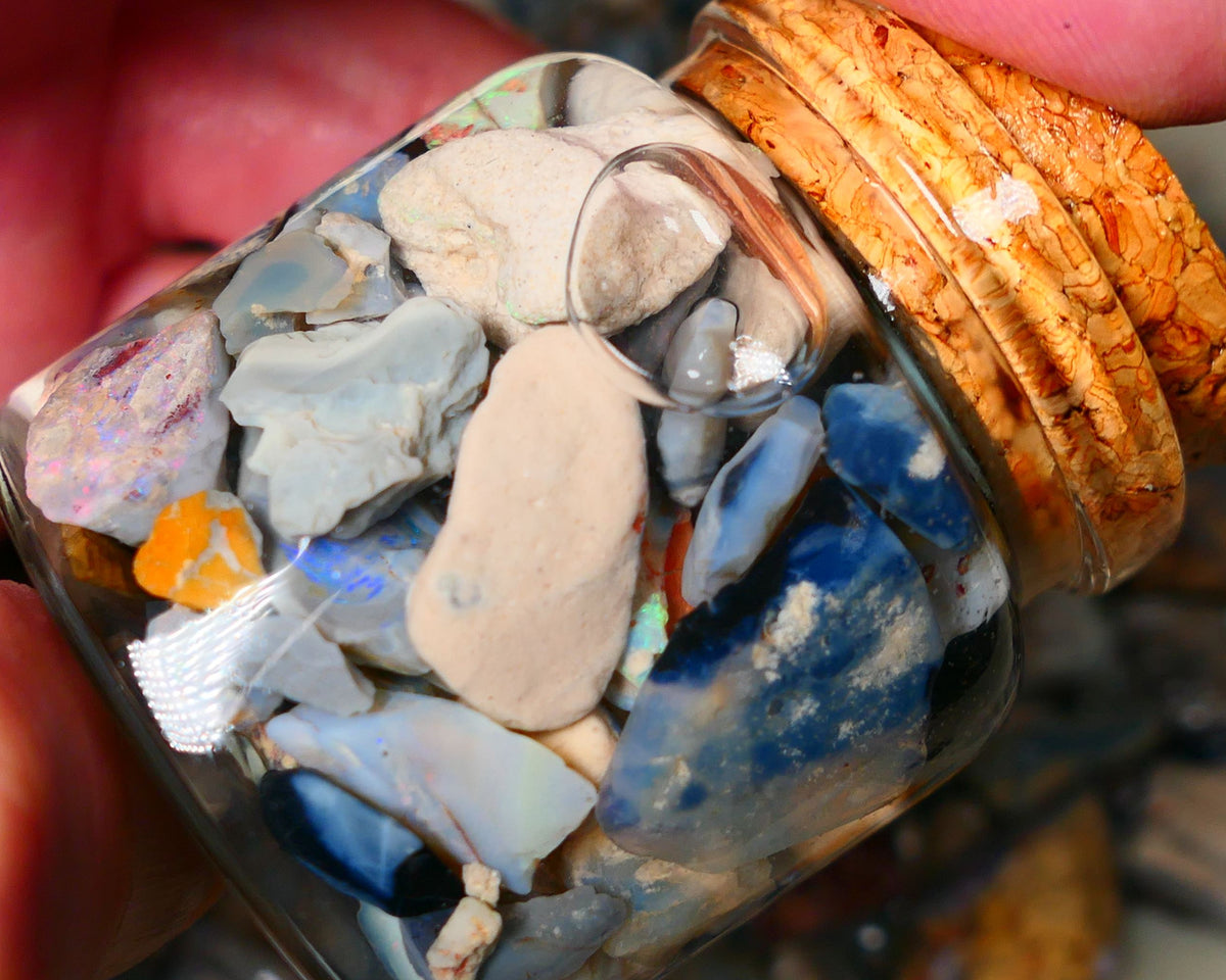 Lightning Ridge Rough Opal 250cts Mixed Potch with some bits of colour only 20mm to chip size range Auction18(jar3)