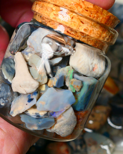 Lightning Ridge Rough Opal 250cts Mixed Potch with some bits of colour only 20mm to chip size range Auction30(jar6)