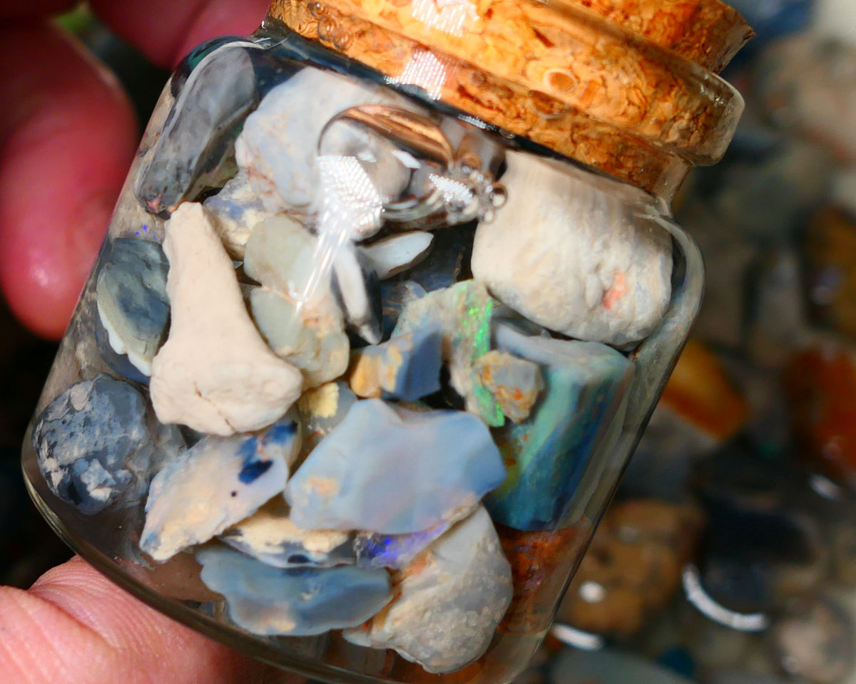 Lightning Ridge Rough Opal 250cts Mixed Potch with some bits of colour only 20mm to chip size range Auction30(jar6)