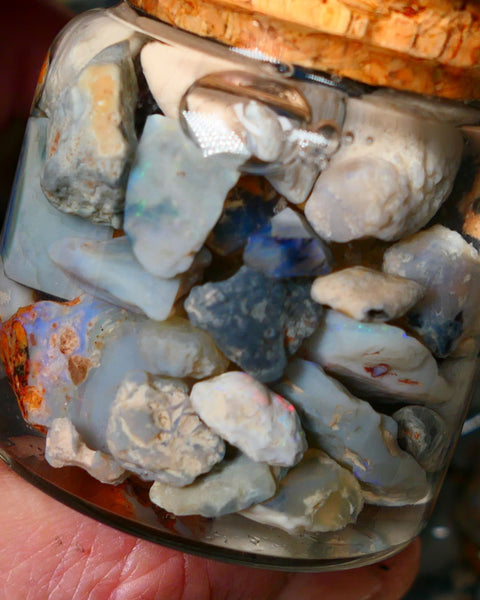 Lightning Ridge Rough Opal 250cts Mixed Potch with some bits of colour only 20mm to chip size range Auction30(jar6)