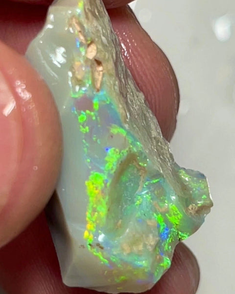 Lightning Ridge Dark Base Seam opal rough 20.50cts Bright Multicolours to Cut or carve 26x16x7 mm NSW083