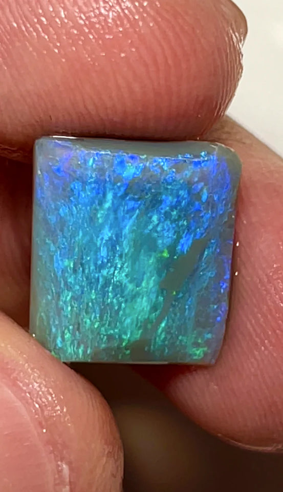 XMAS THANK U AUCITON14 L/Ridge Rub Rough preform Jewellery Grade 5.40cts Dark Crystal Opal Rub Clean gorgeous bright greens / Blues 15x12x3mm SKU#1807